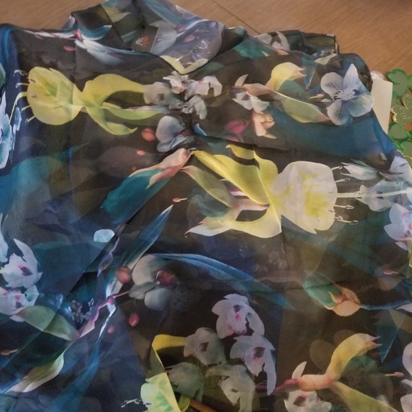 Beach Bag & Matching Cover Up - Picture 6 of 6